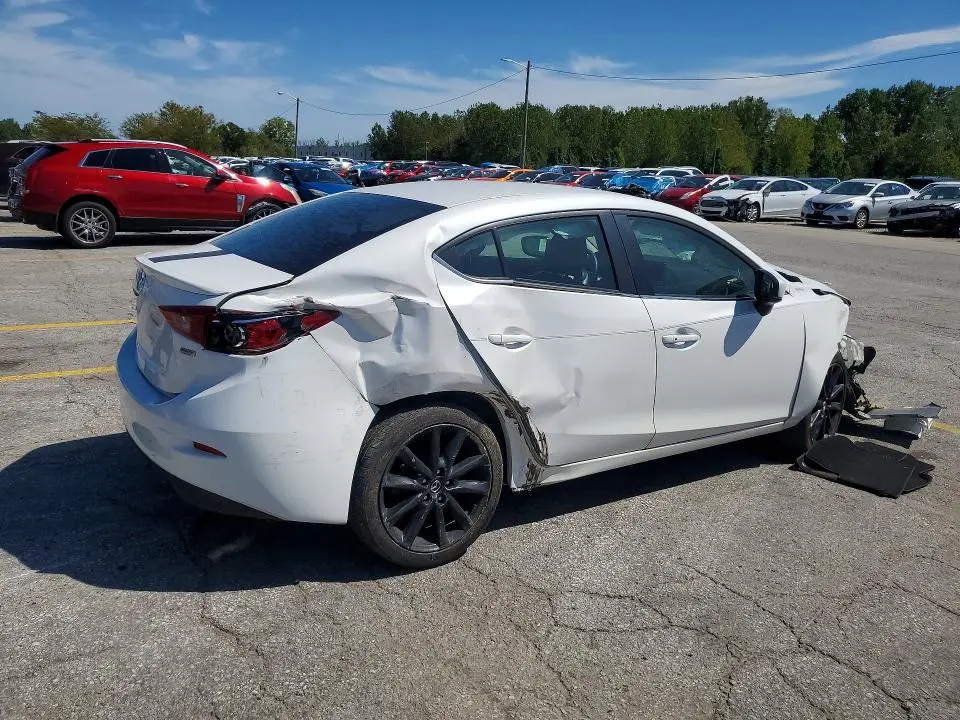 2018 MAZDA 3 TOURING  