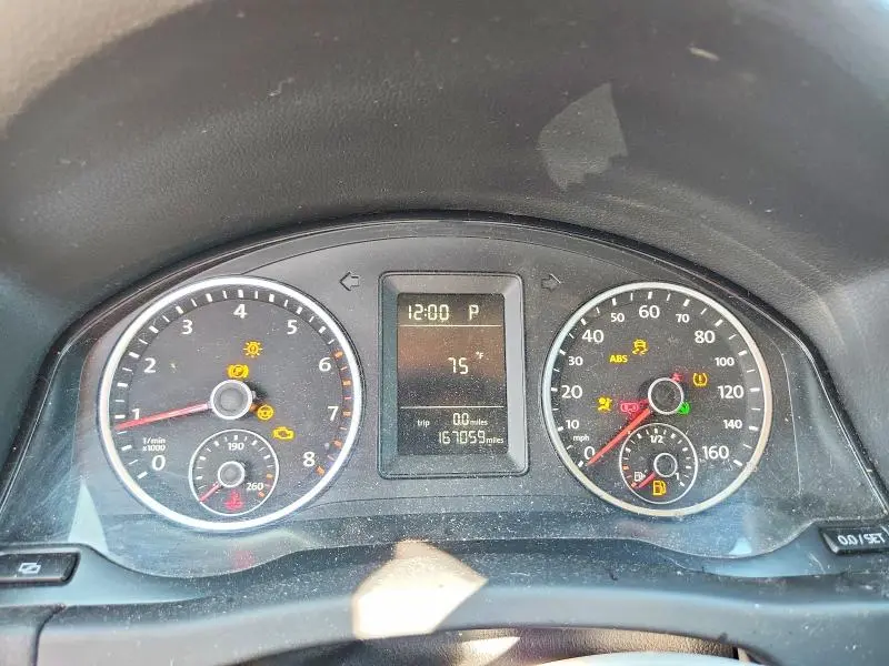 2011 VOLKSWAGEN TIGUAN S  