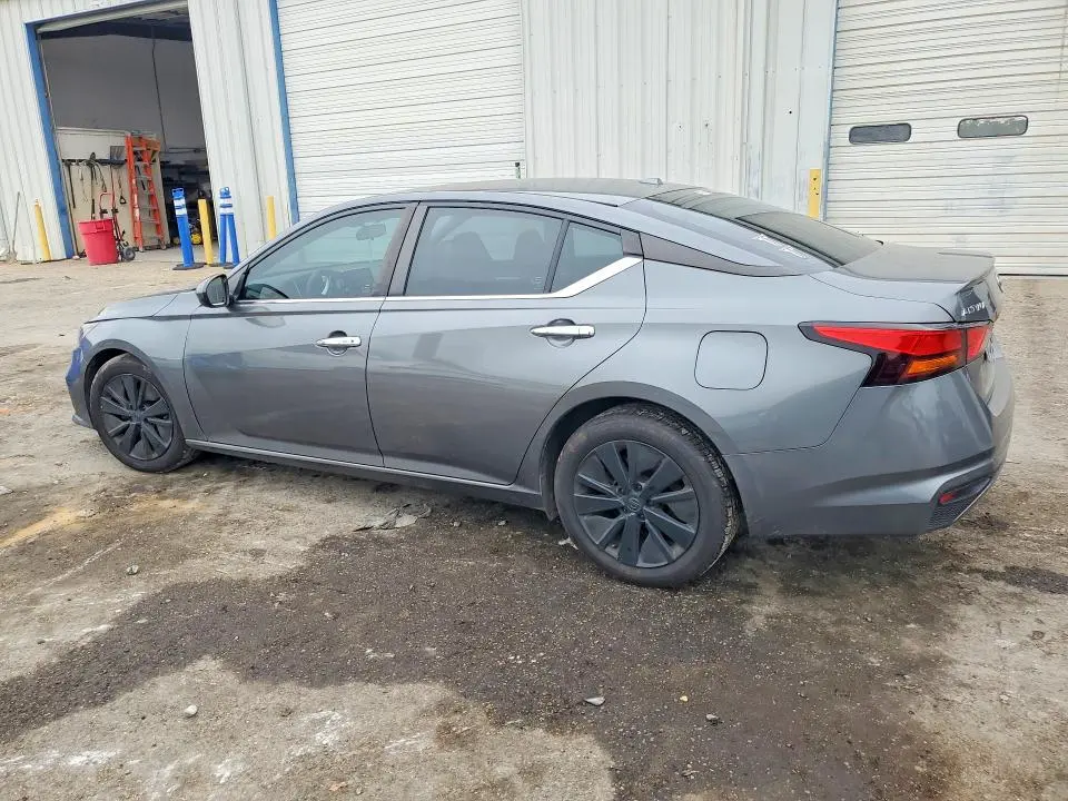 2022 NISSAN ALTIMA SV  