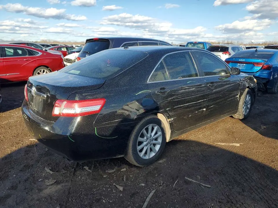 2011 TOYOTA CAMRY XLE  