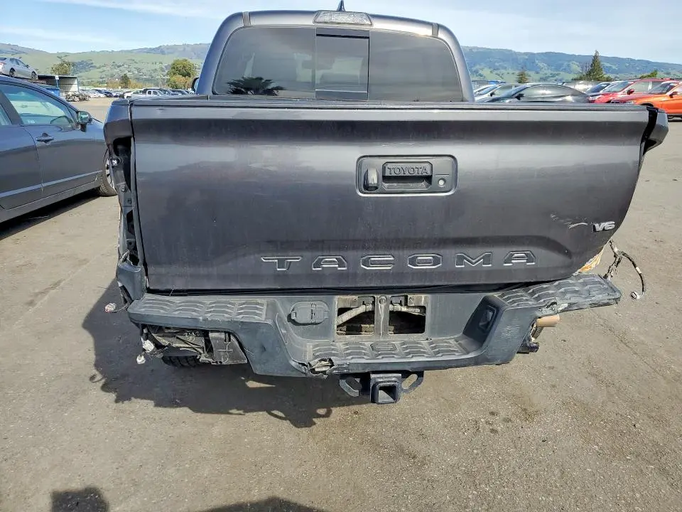 2019 TOYOTA TACOMA SR5 V6  