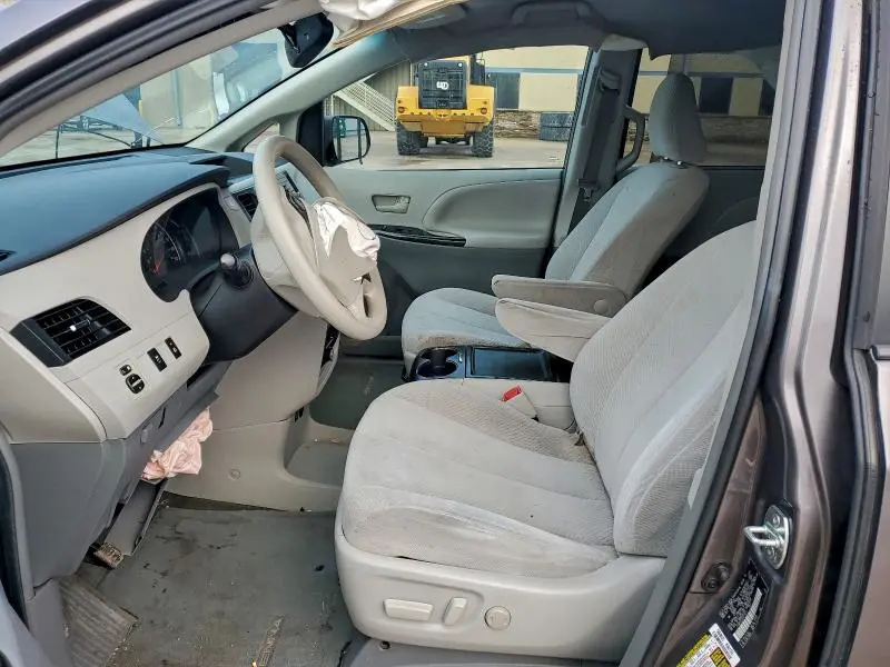 2012 TOYOTA SIENNA LE  