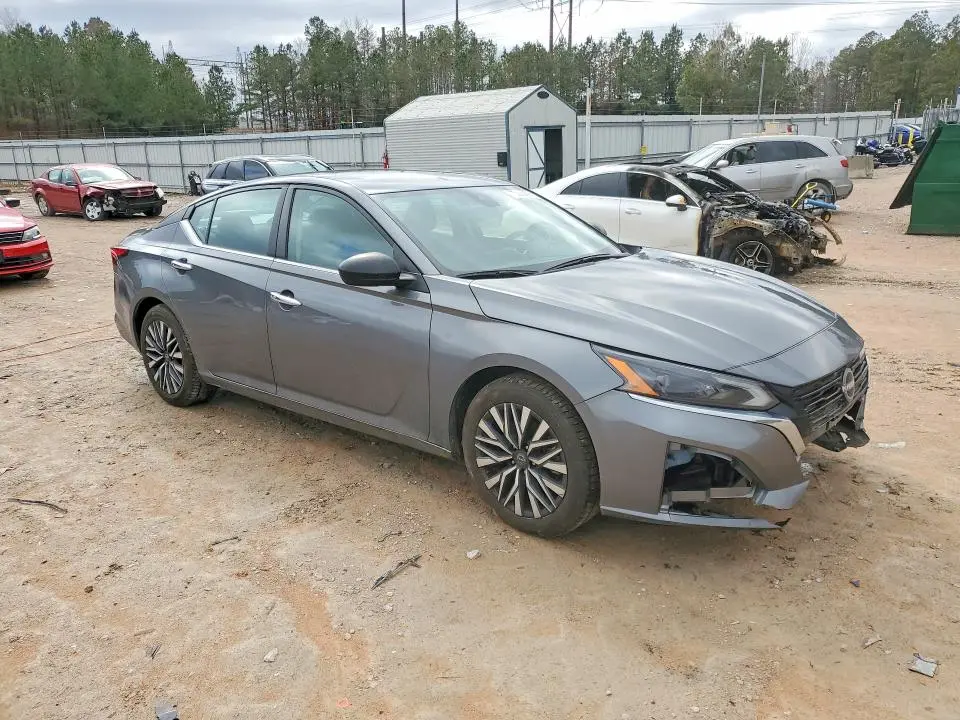 2024 NISSAN ALTIMA SV  