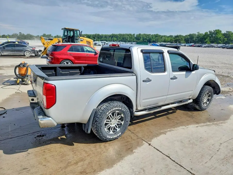 2013 NISSAN FRONTIER S  
