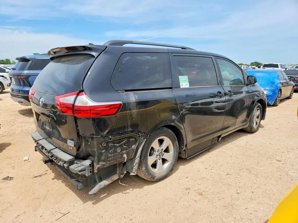 2018 TOYOTA SIENNA LE  
