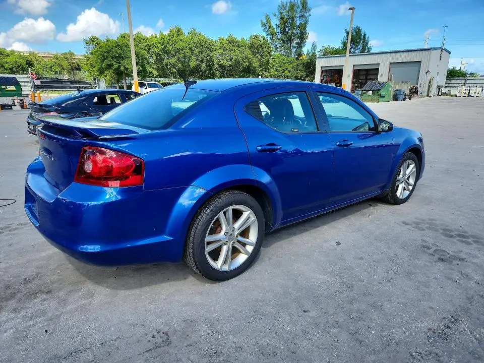 2013 DODGE AVENGER SE  