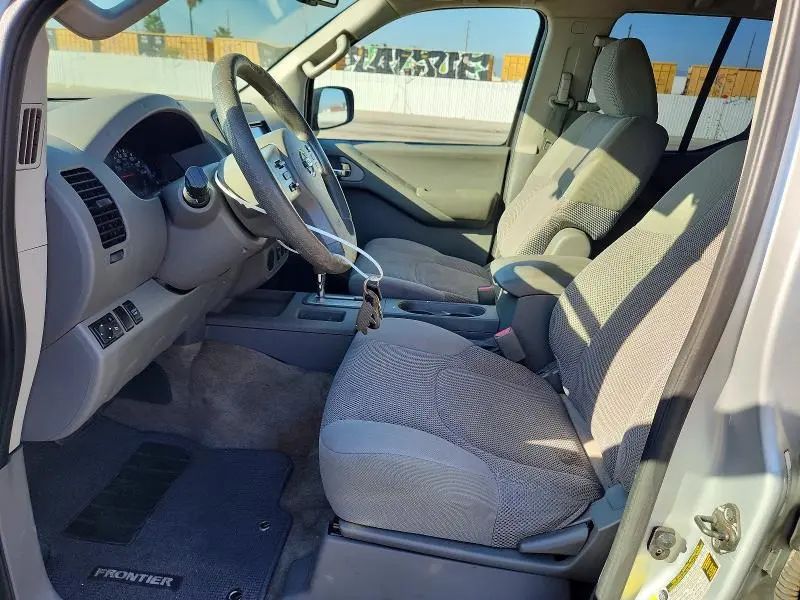 2013 NISSAN FRONTIER SV  