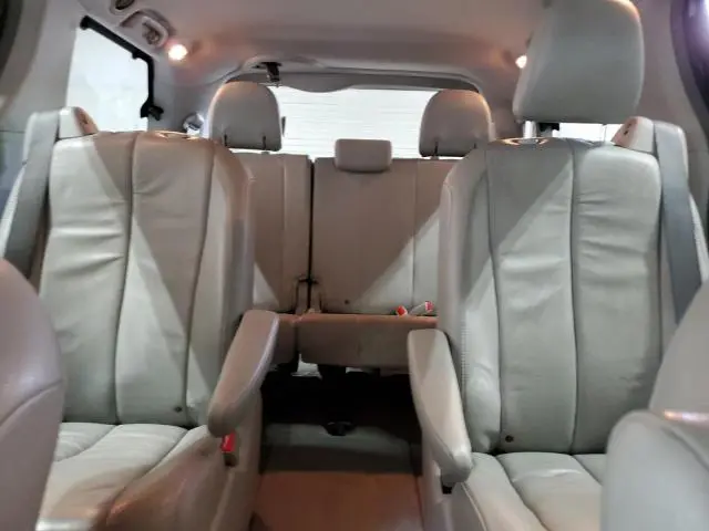 2013 TOYOTA SIENNA XLE  