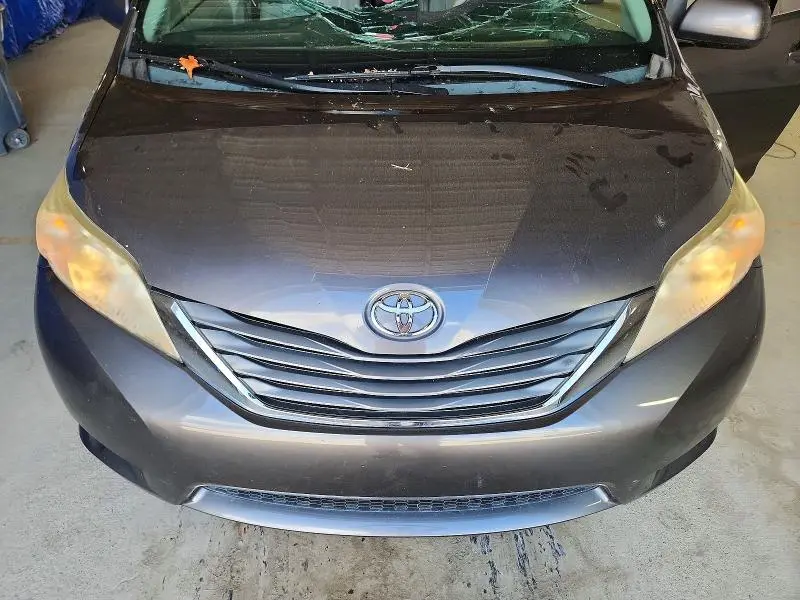 2011 TOYOTA SIENNA XLE 8-PASSENGER  