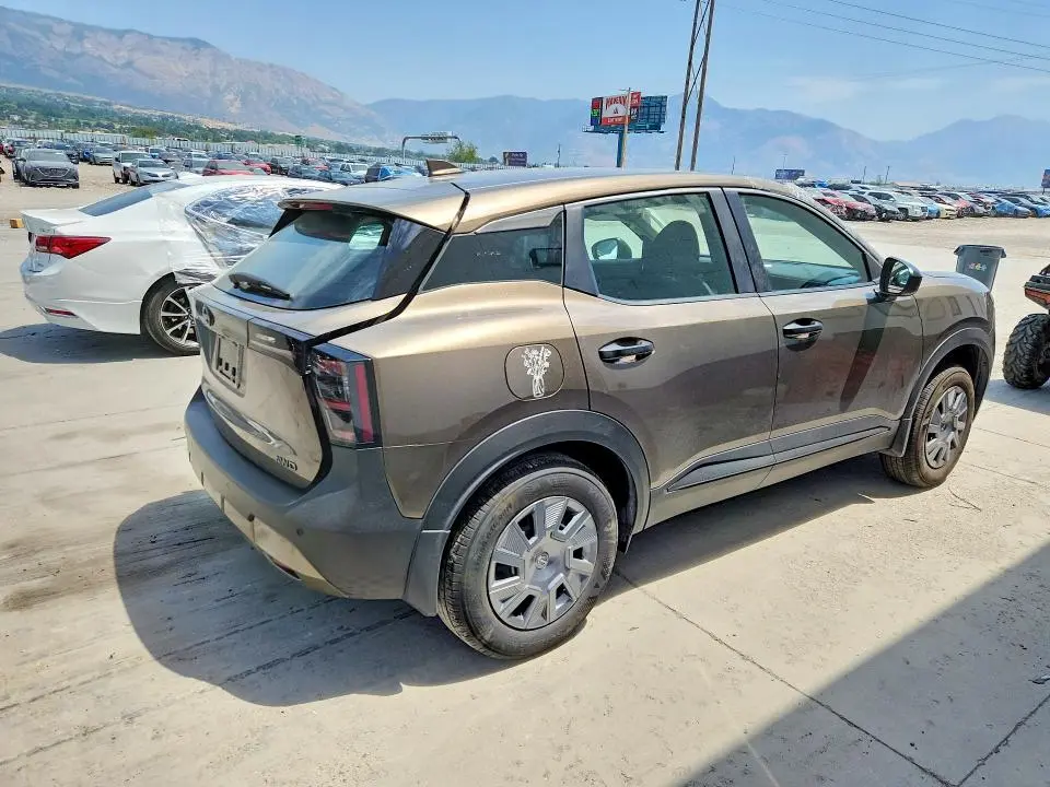 2025 NISSAN KICKS S  