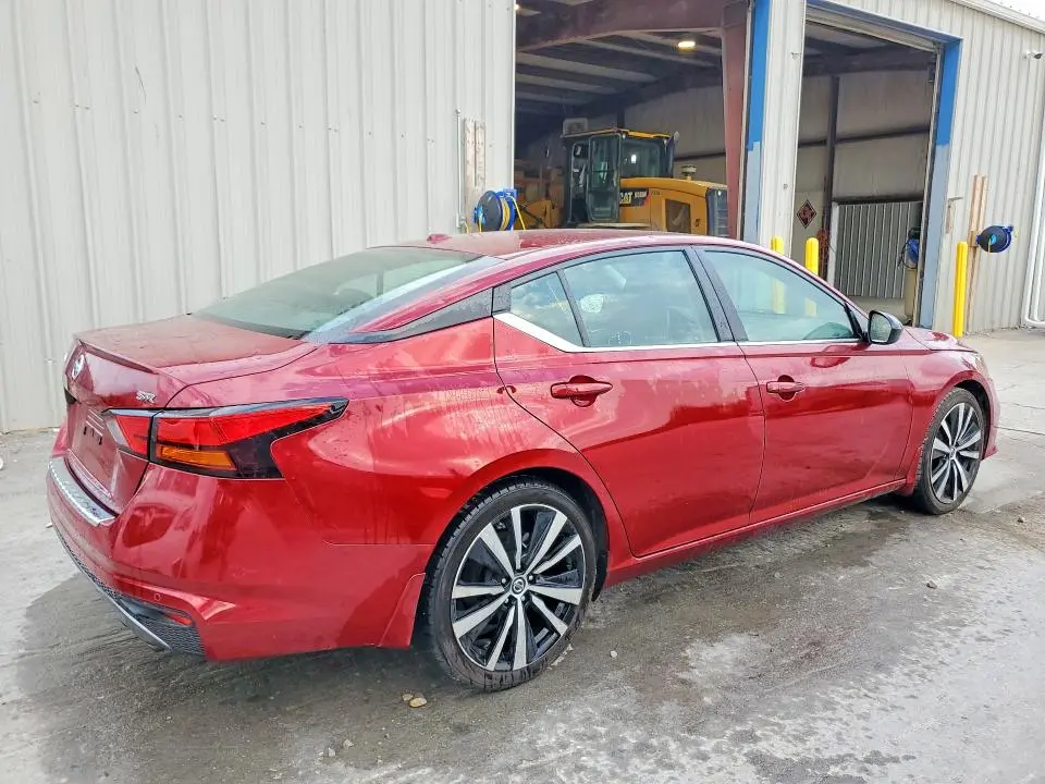 2022 NISSAN ALTIMA SR  