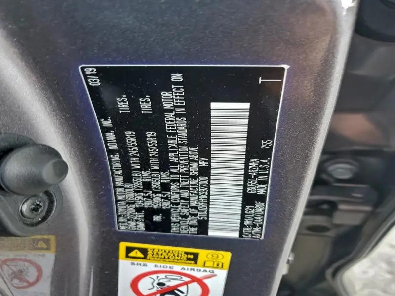 2019 TOYOTA HIGHLANDER SE  