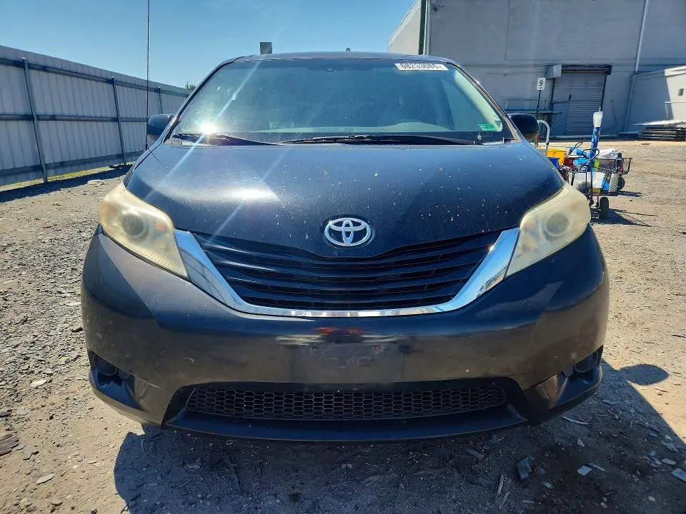 2012 TOYOTA SIENNA LE  