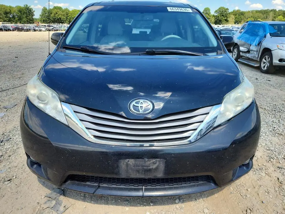 2013 TOYOTA SIENNA XLE 8-PASSENGER  