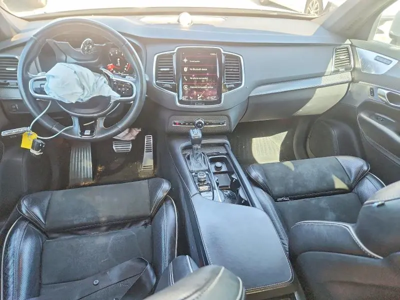 2017 VOLVO XC90 T6  