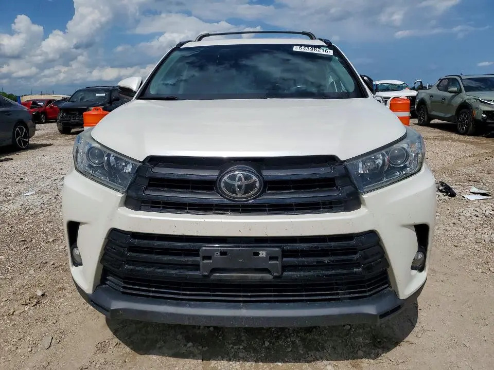 2018 TOYOTA HIGHLANDER SE  
