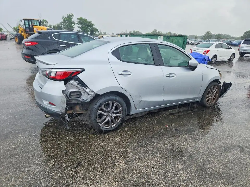 2019 TOYOTA YARIS LE  