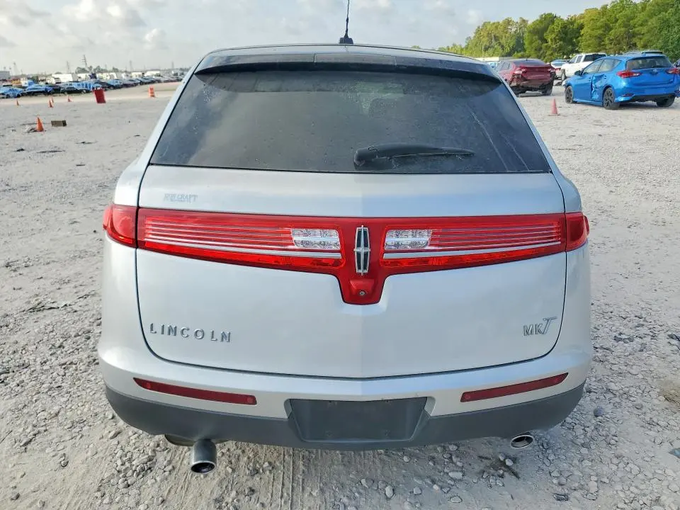 2016 LINCOLN MKT   