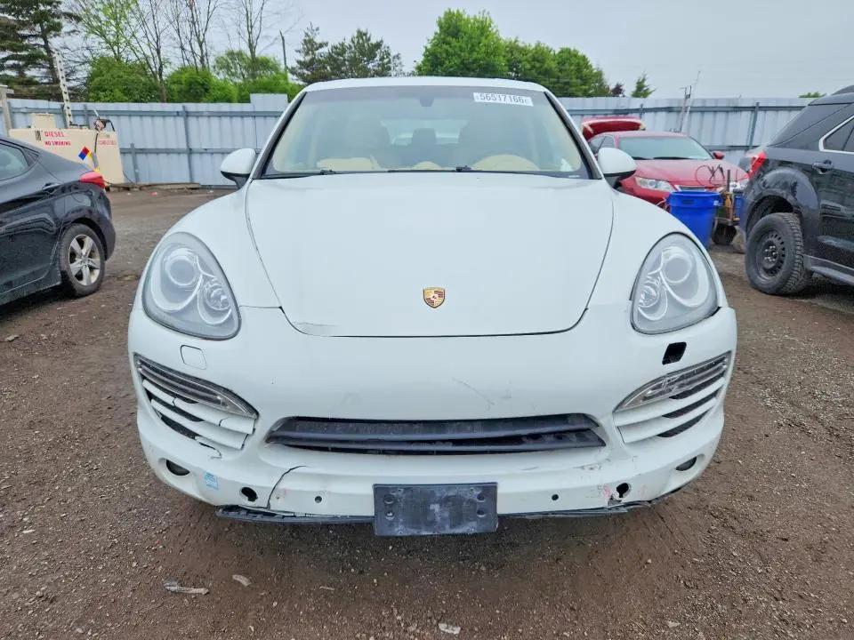 2013 PORSCHE CAYENNE   