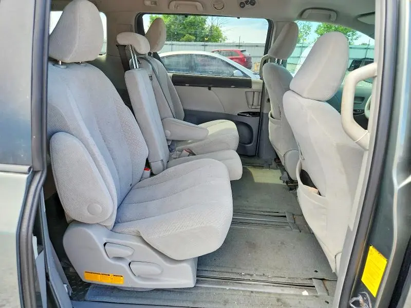 2011 TOYOTA SIENNA LE  