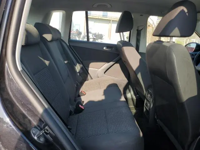 2010 VOLKSWAGEN TIGUAN SE  