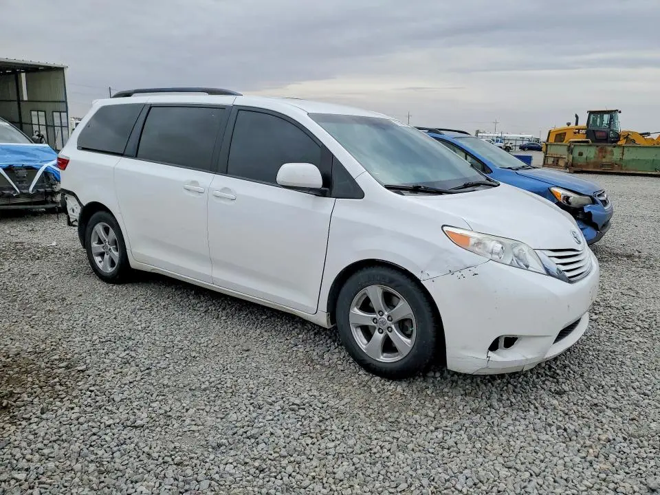 2015 TOYOTA SIENNA LE  