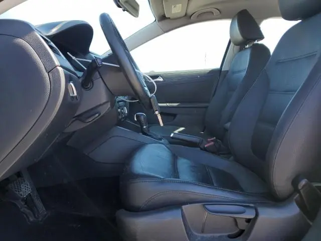2011 VOLKSWAGEN JETTA SE  