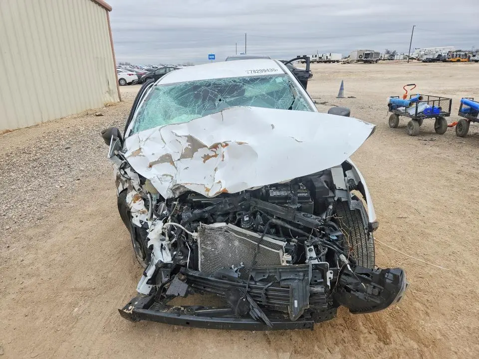 2021 NISSAN VERSA   