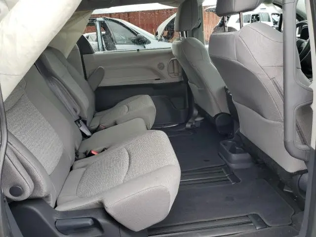 2024 TOYOTA SIENNA LE  
