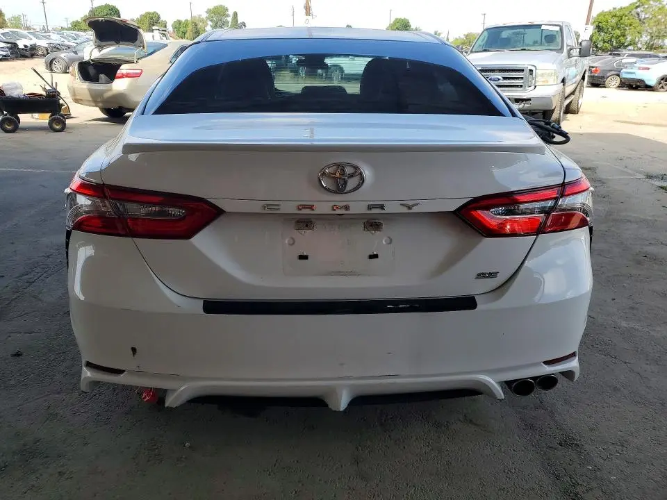 2018 TOYOTA CAMRY SE  