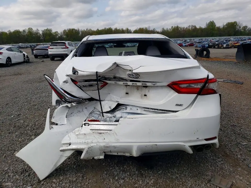 2018 TOYOTA CAMRY SE  