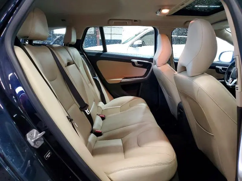 2016 VOLVO V60 T5 PREMIER  
