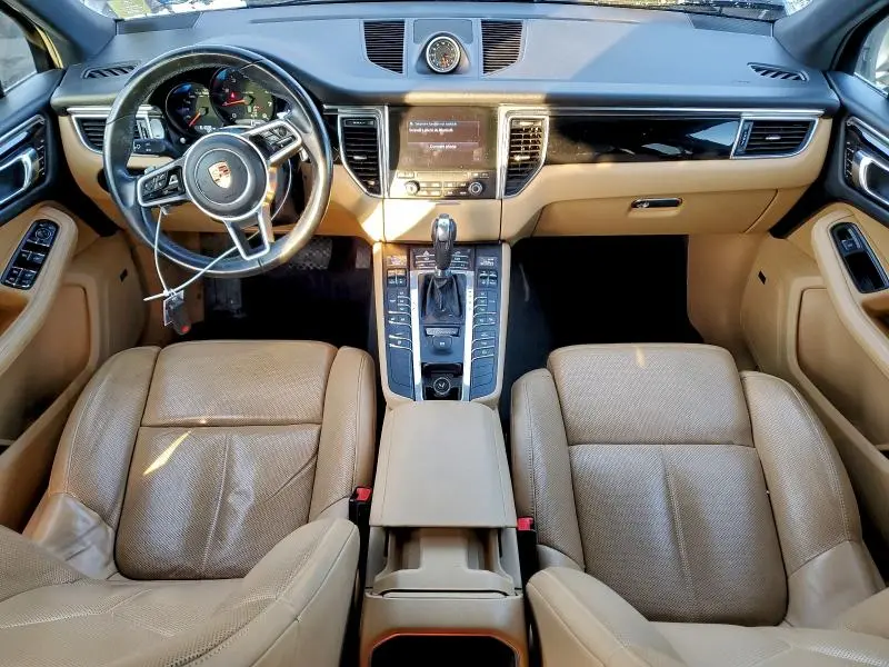 2018 PORSCHE MACAN   