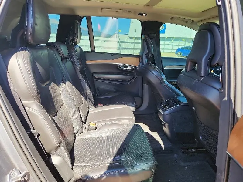 2016 VOLVO XC90 T6  