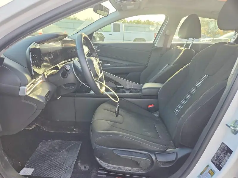 2025 HYUNDAI ELANTRA SEL  