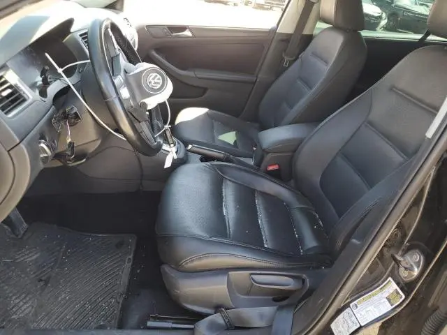 2011 VOLKSWAGEN JETTA SE  