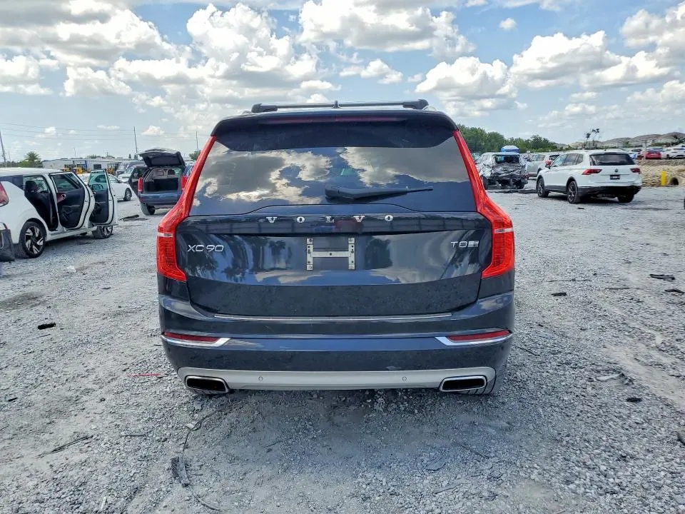 2017 VOLVO XC90 T8  