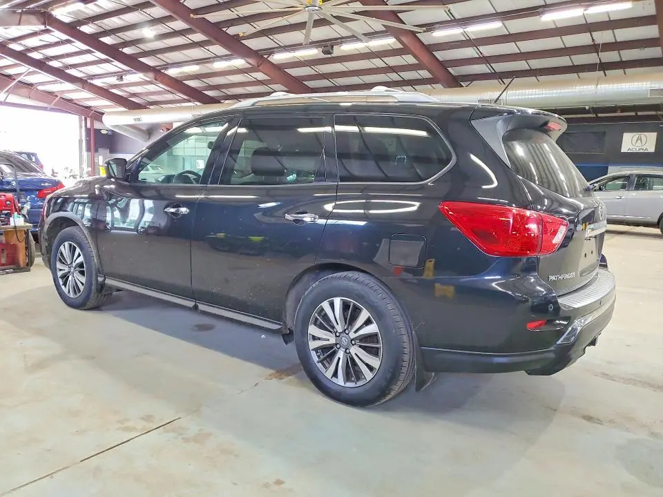 2017 NISSAN PATHFINDER SL  