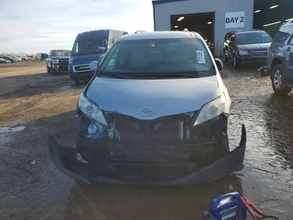 2015 TOYOTA SIENNA LE 8-PASSENGER  
