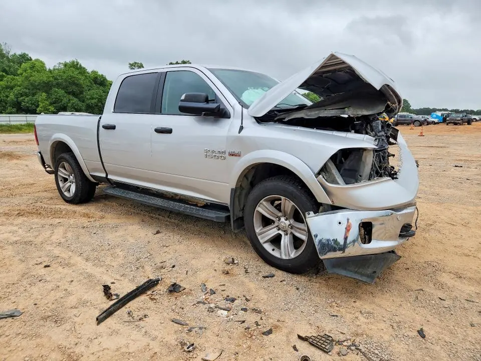 2016 RAM 1500 SLT  