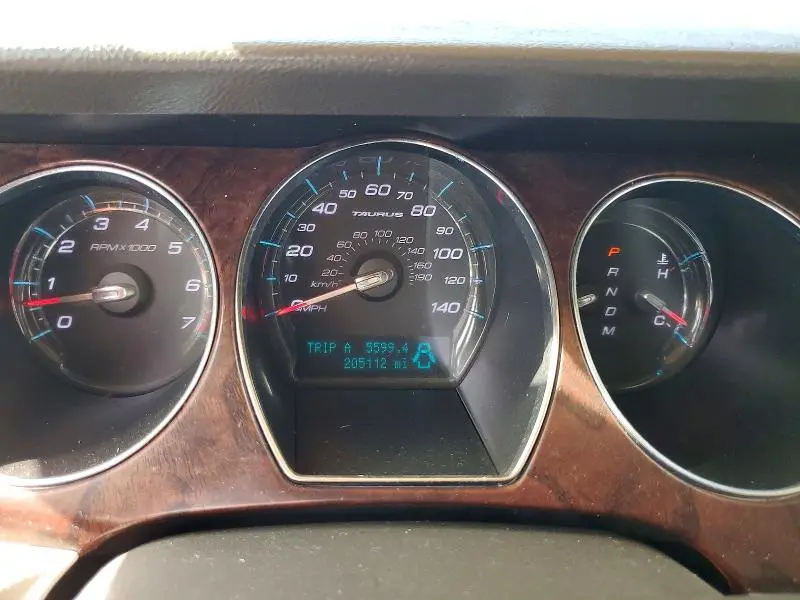 2011 FORD TAURUS LIMITED  