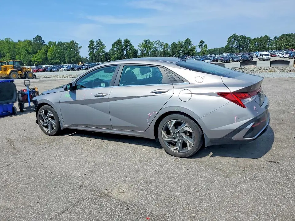 2024 HYUNDAI ELANTRA SEL  