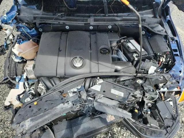 2013 VOLKSWAGEN JETTA SE  