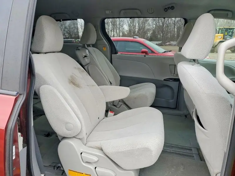 2012 TOYOTA SIENNA LE 8-PASSENGER  