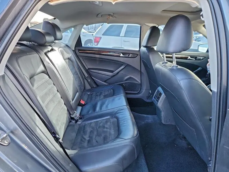 2015 VOLKSWAGEN PASSAT SEL  