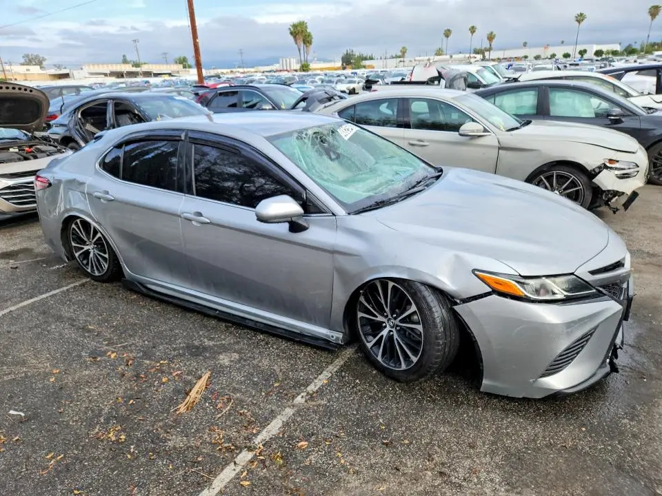 2019 TOYOTA CAMRY SE  