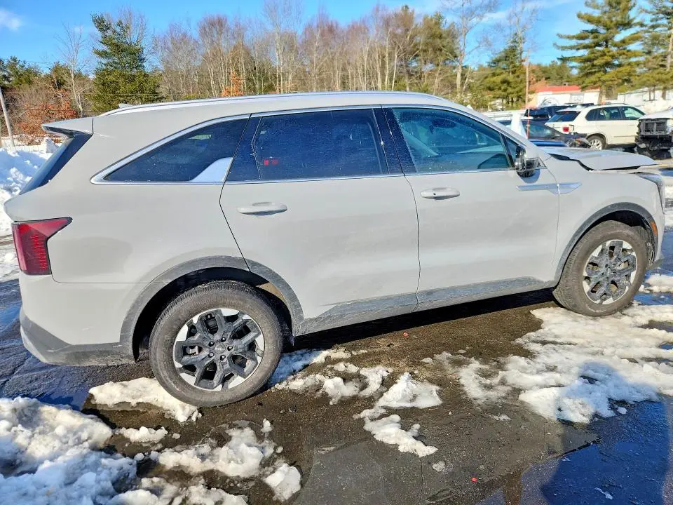 2025 KIA SORENTO S  