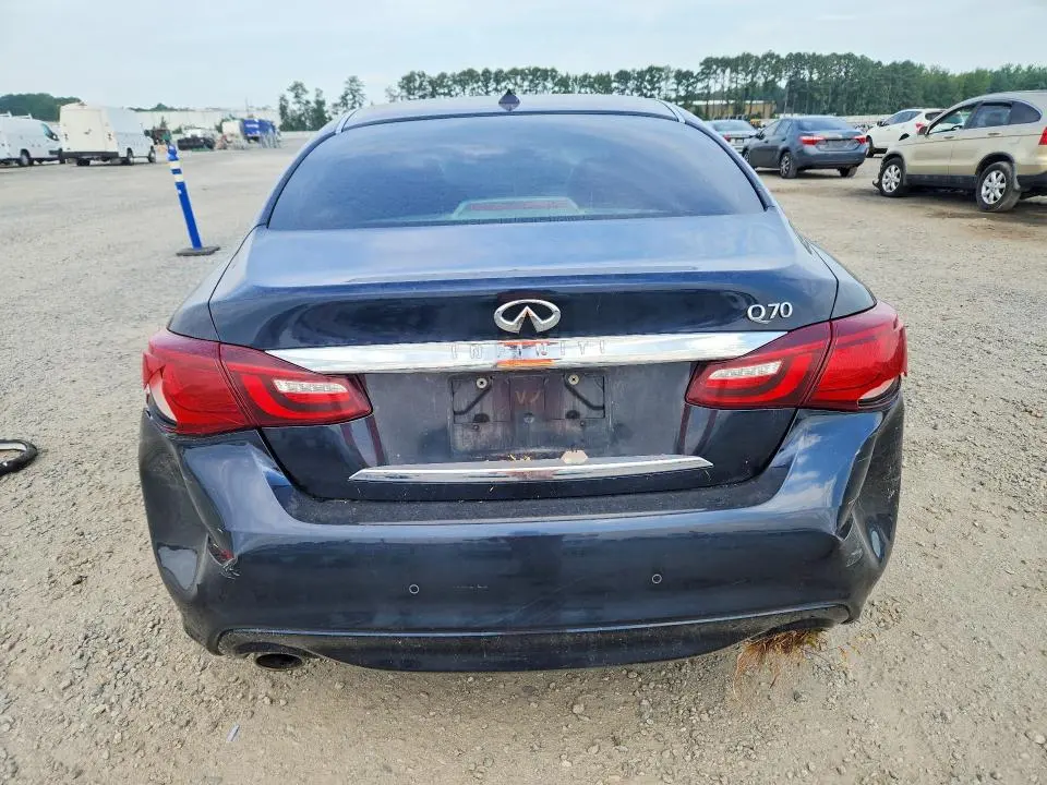 2018 INFINITI Q70 3.7 LUXE  