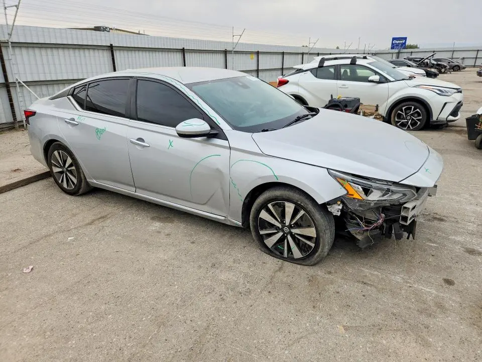 2022 NISSAN ALTIMA SV  