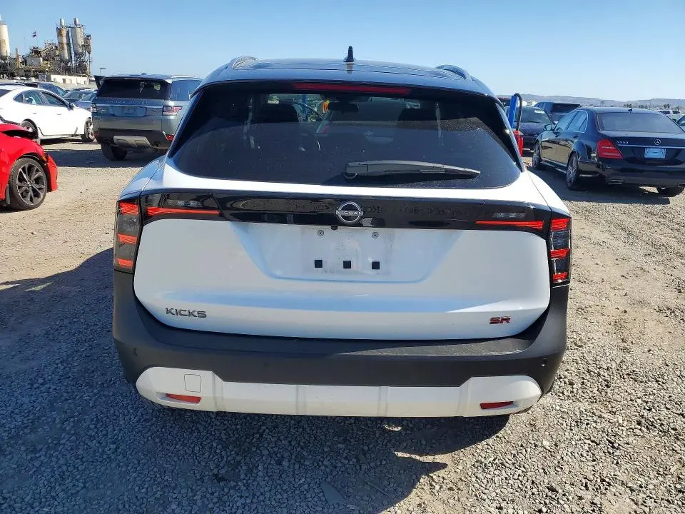 2025 NISSAN KICKS SR  